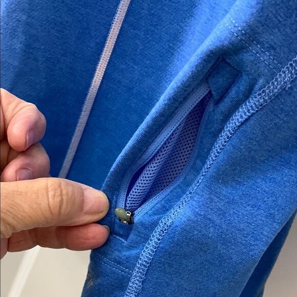 NIKE Blue Dri-Fit Top with Sporty Raglan Seams - Picture 6 of 9